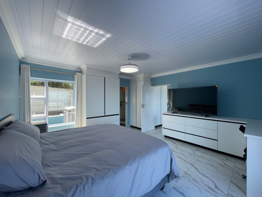 5 Bedroom Property for Sale in Dana Bay Western Cape